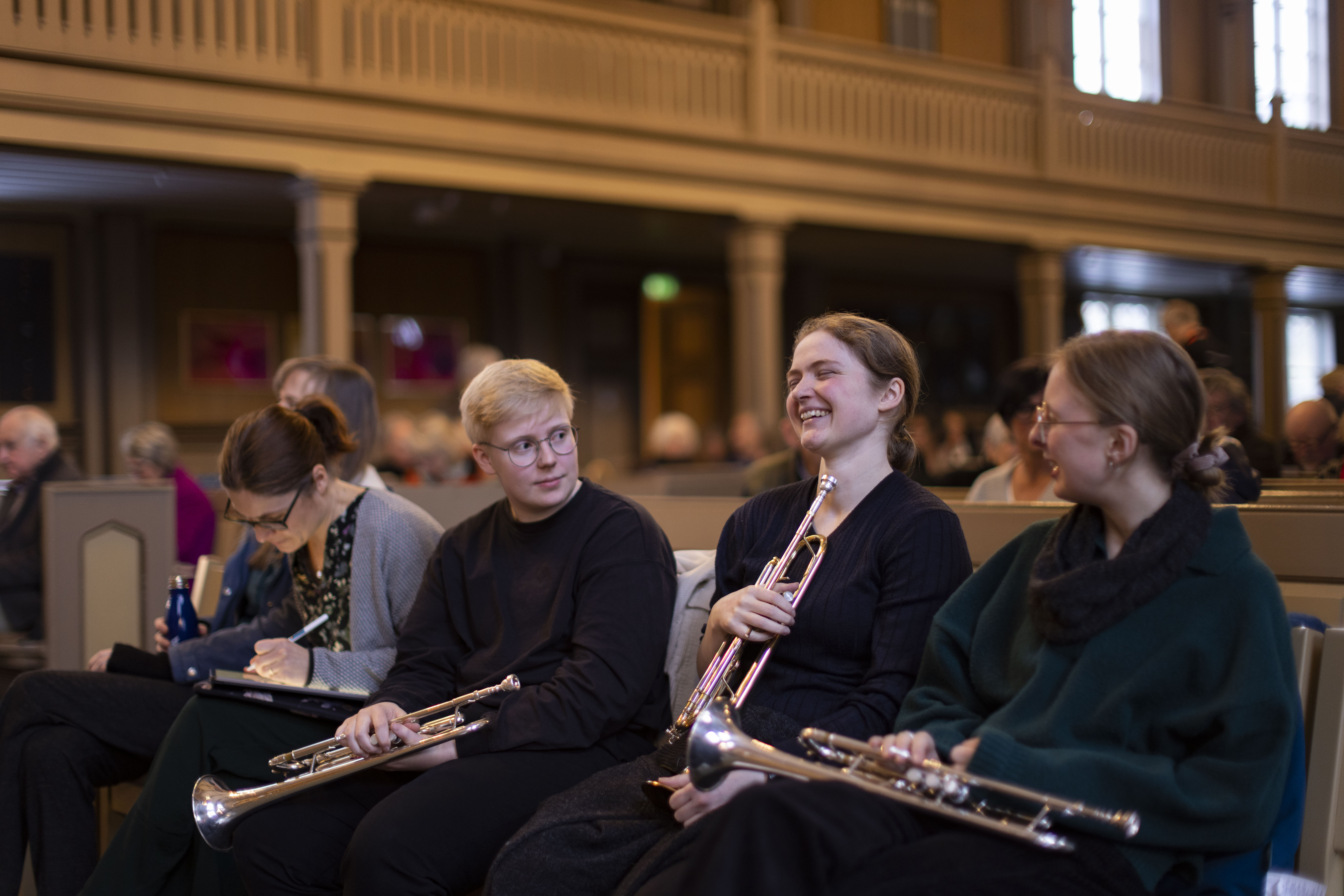 Musikere i kirkebenken. Foto: Fredrick Ochieng
